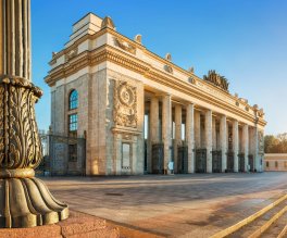 Возле парка Горького